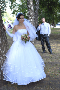 Продам  красивое свадебное платье 15000 тыс руб - Изображение #3, Объявление #422037
